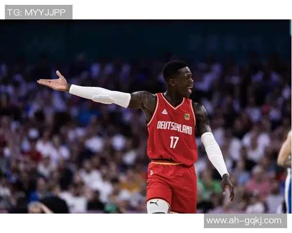 文班亚马首场比赛表现抢眼五次盖帽加隔扣字母哥引发热烈讨论