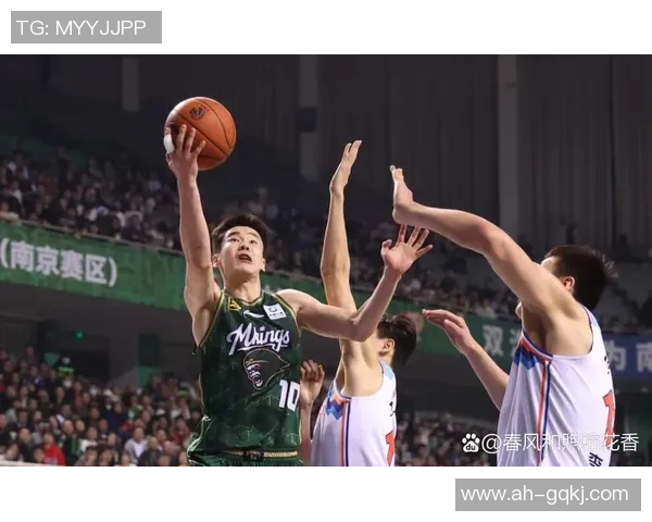 郭昊文：从篮球新星到职业生涯的精彩转折与未来展望